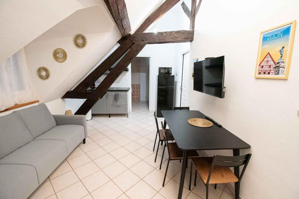 Le Zola Compose De 3 Distincts En Hyper Centre De Avec Wifi Apartment