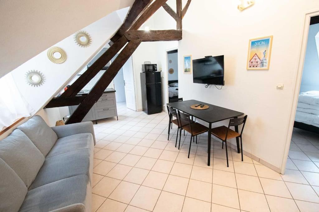 Le Zola Compose De 3 Distincts En Hyper Centre De Avec Wifi
